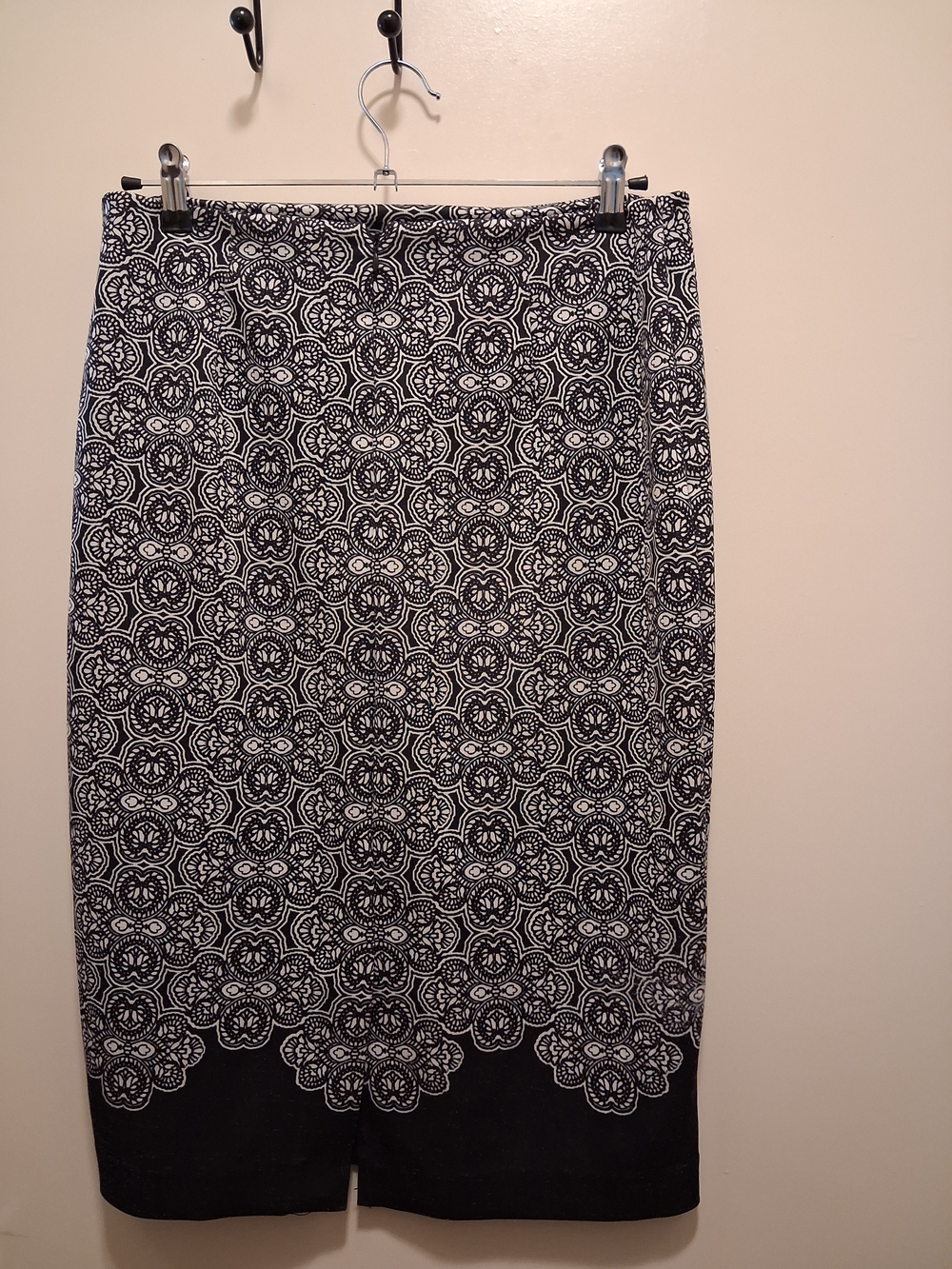 New York & Company Black and White Floral Lace-Style Pencil Skirt